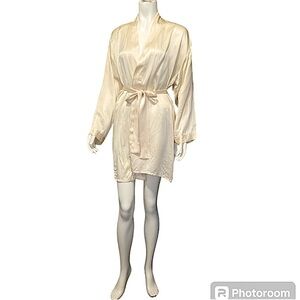 Holt Renfrew 💯 Silk Robe Size M